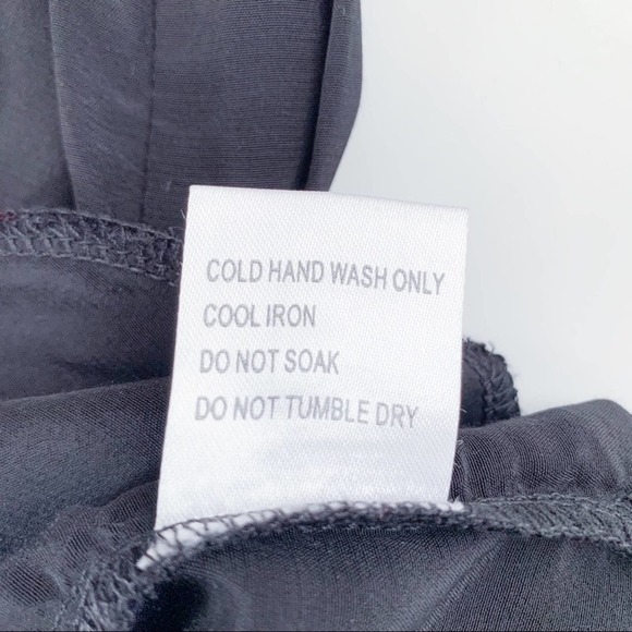 SEEK‎ The Label • Black Sleeveless Short Romper, Plunge Neckline, Size XS - Picture 14 of 14